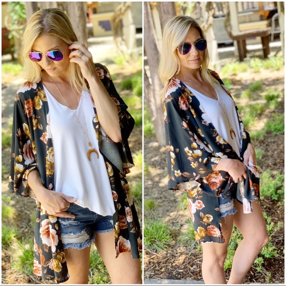 ✨LAST ONE✨Hunter green Floral Kimono - Picture 4 of 4